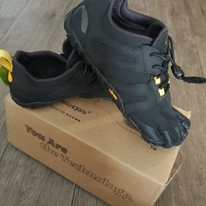 Vibram five finger shoes V-trail 2.0